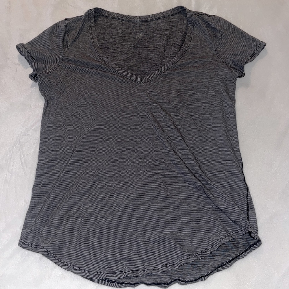 Lululemon New condition stretch Tee